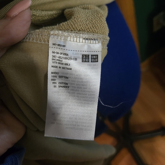 Uniqlo Men's Beige Crewneck Sweater - Picture 6 of 6